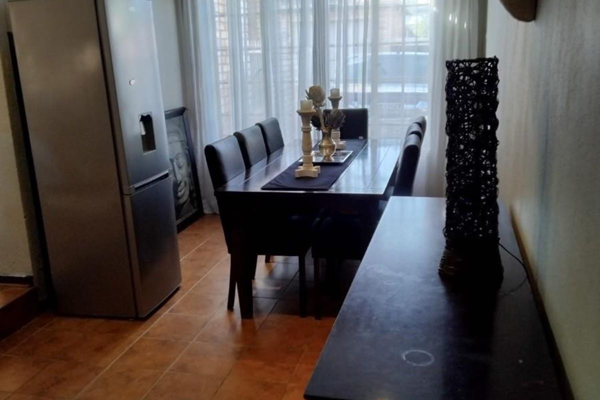 Townhouse For Sale in Homes Haven, Featherbrooke Ext 8. PRICED TO SELL!!! - Photo 4