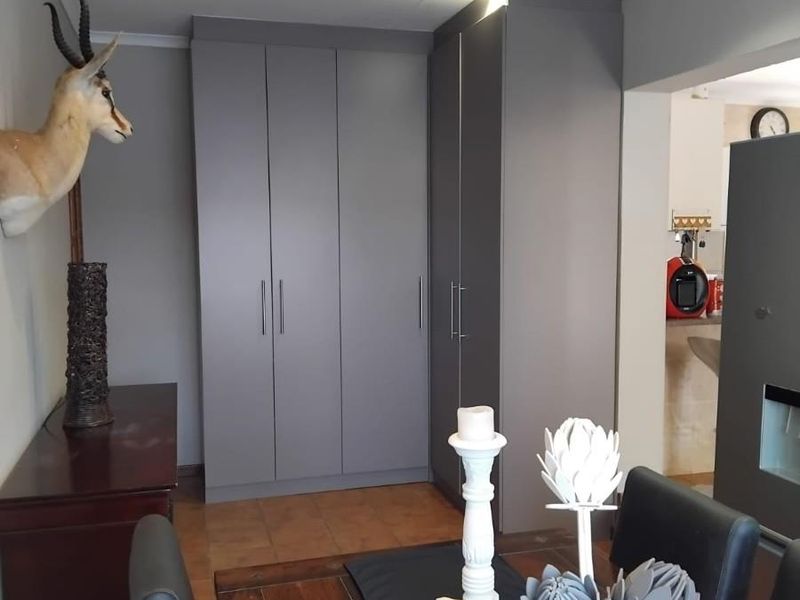 Townhouse For Sale in Homes Haven, Featherbrooke Ext 8. PRICED TO SELL!!! - Photo 5