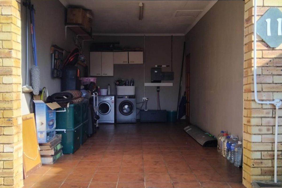 Townhouse For Sale in Homes Haven, Featherbrooke Ext 8. PRICED TO SELL!!! - Photo 2