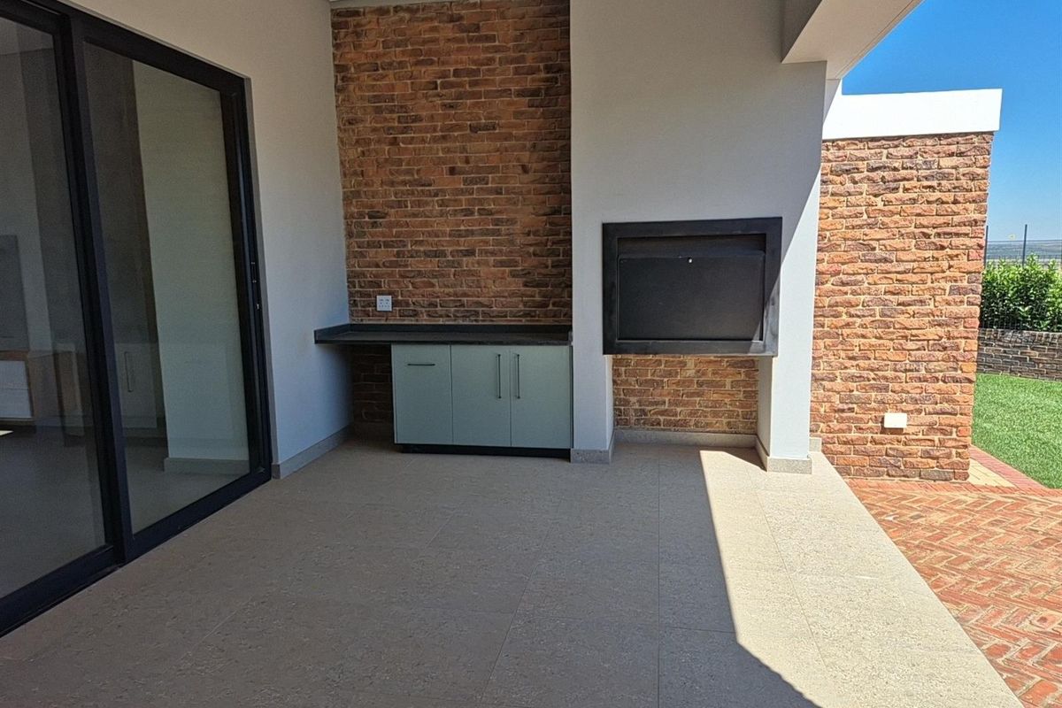 Modern 3-Bedroom Eco Home  For Sale in Helderzicht Eco Estate, Potchefstroom, North West - Photo 4