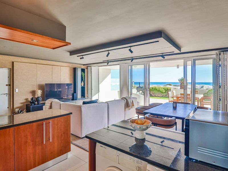 Luxurious, Modern FULLY FURNISHED 2 Bedroom, 2,5 Bathroom Apartment - Beach Road Strand - Photo 8