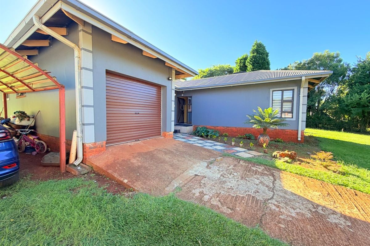 House For Sale in Signal Hill, Newcastle, KwaZulu Natal - Photo 2