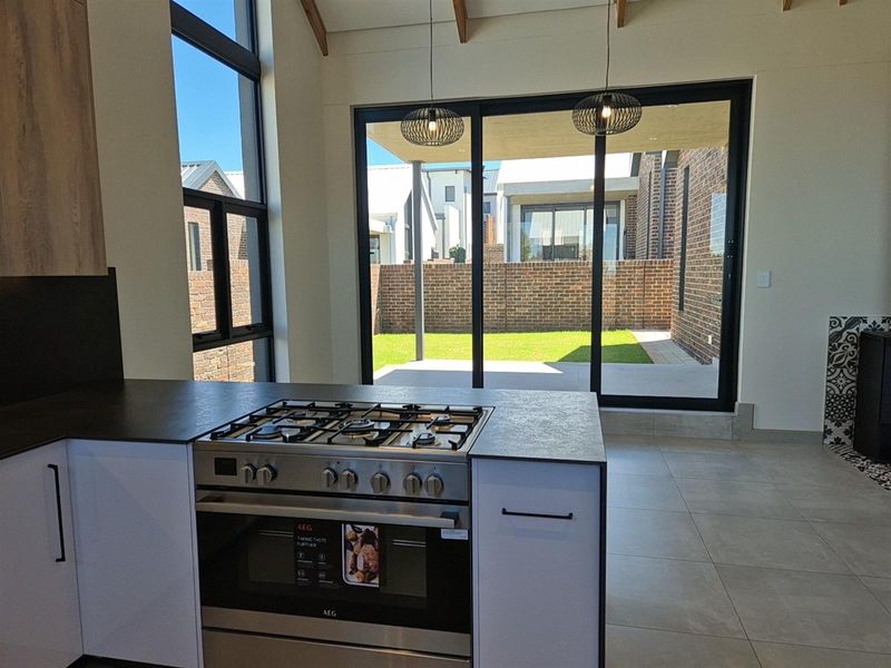Modern Eco-Smart 3-Bedroom Home for Sale in Helderzicht Eco Estate, Potchefstroom, North West - Photo 10