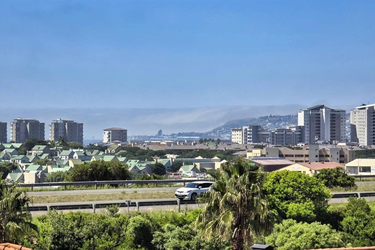 Invest or Move In - 3-Bed Townhouse in Mossel Bay! - Photo 2