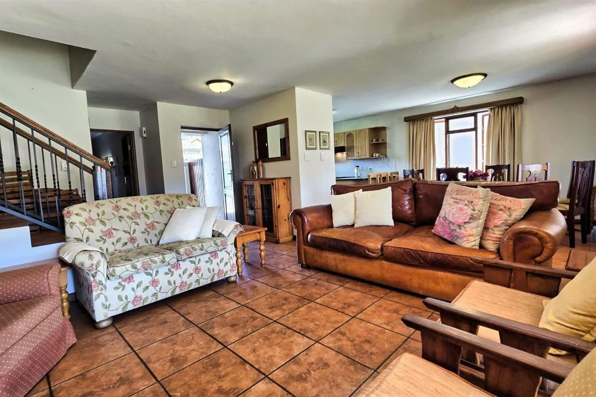 Invest or Move In - 3-Bed Townhouse in Mossel Bay! - Photo 3