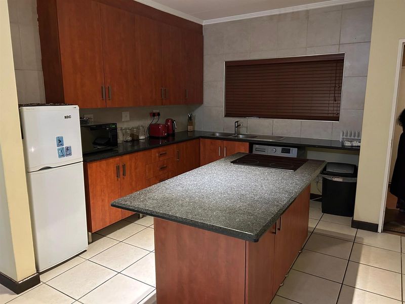 Apartment For Sale in Sunninghill, Sandton - Photo 2