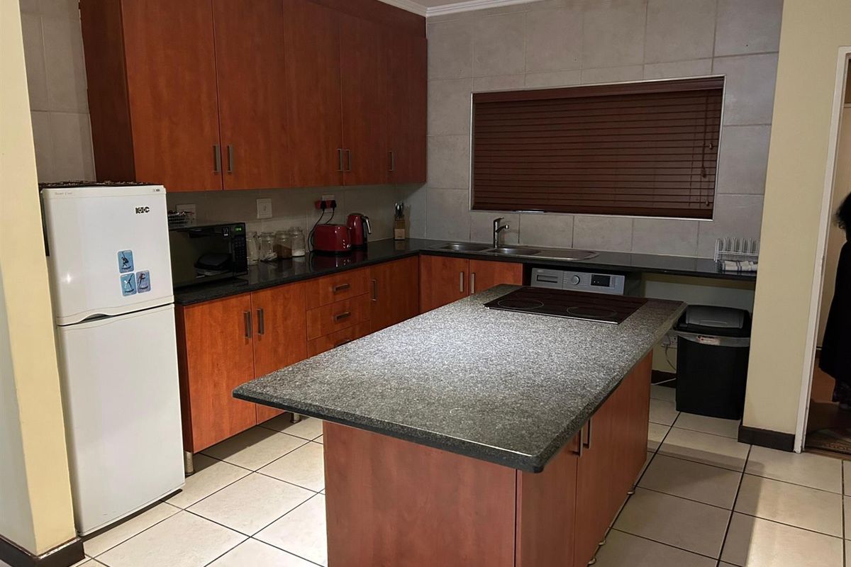 Apartment For Sale in Sunninghill, Sandton - Photo 2