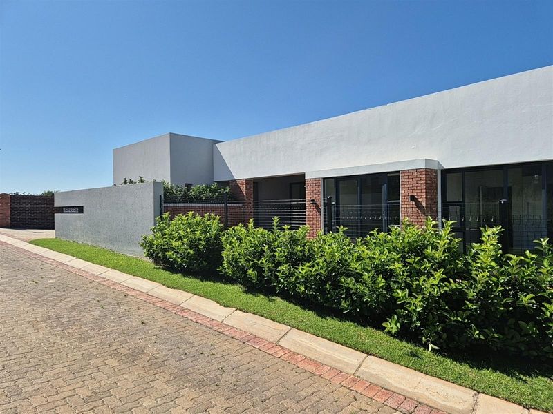 Modern 3-Bedroom Eco-Home with Pool and Solar Power in Helderzicht Eco Estate,  Potchefstroom - Photo 3