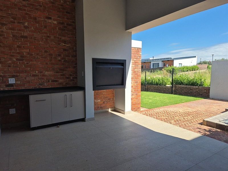 Modern 3-Bedroom Eco-Home with Pool and Solar Power in Helderzicht Eco Estate,  Potchefstroom - Photo 5