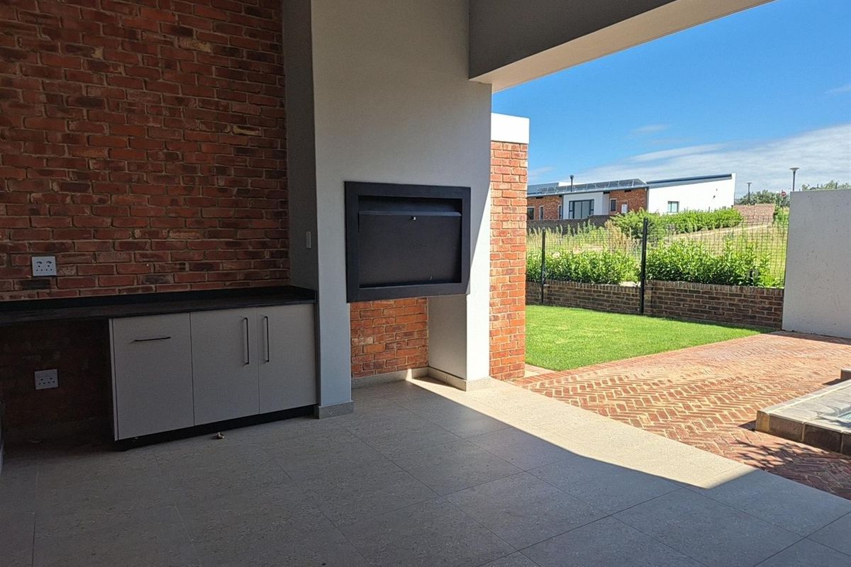 Modern 3-Bedroom Eco-Home with Pool and Solar Power in Helderzicht Eco Estate,  Potchefstroom - Photo 5