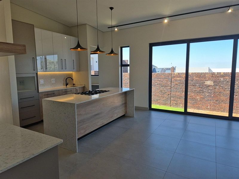 Modern 3-Bedroom Eco-Home with Pool and Solar Power in Helderzicht Eco Estate,  Potchefstroom - Photo 10