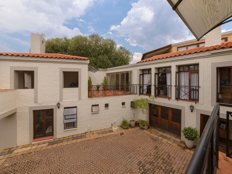House For Sale in Waterkloof, Pretoria - Photo 2