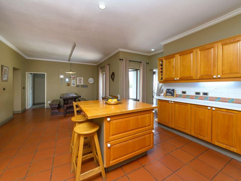 House For Sale in Waterkloof, Pretoria - Photo 7