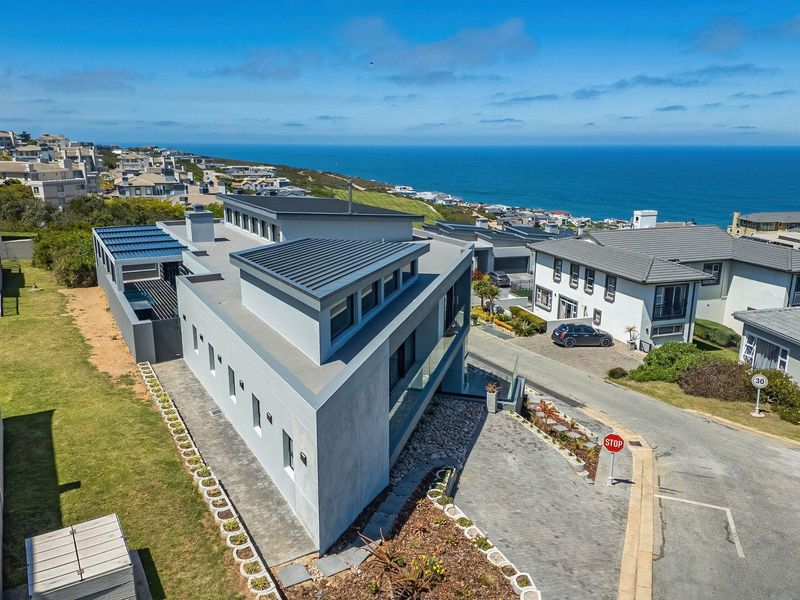 Coastal Contemporary 3-Bed Family Home with Sea Views! - Photo 7