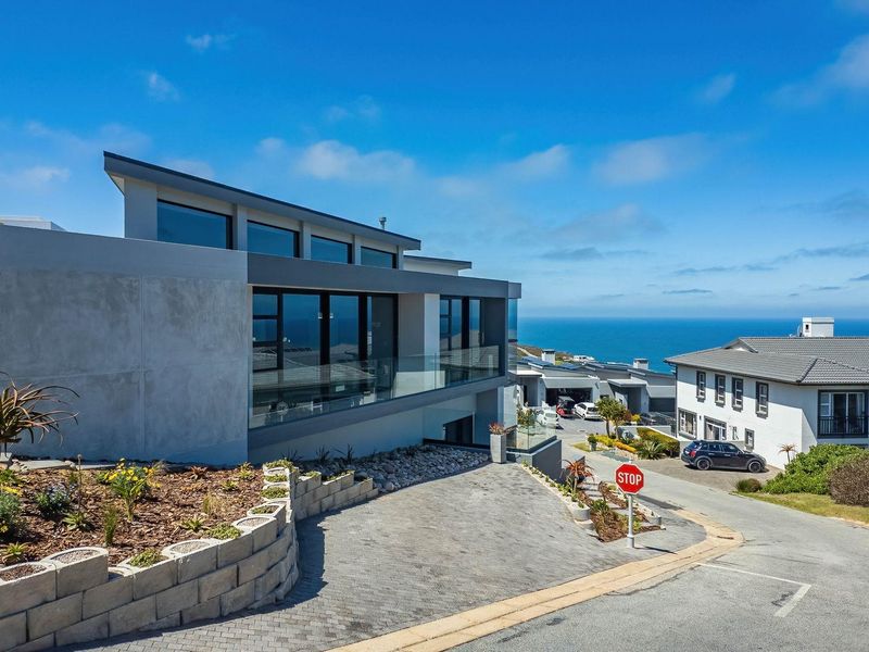 Coastal Contemporary 3-Bed Family Home with Sea Views! - Photo 8