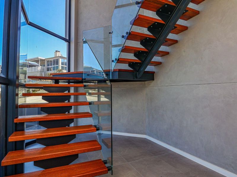 Coastal Contemporary 3-Bed Family Home with Sea Views! - Photo 6
