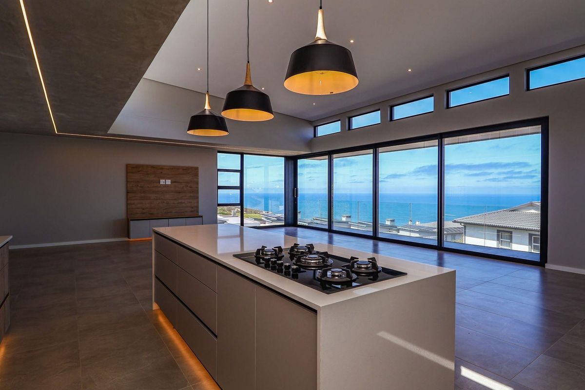 Coastal Contemporary 3-Bed Family Home with Sea Views! - Photo 3
