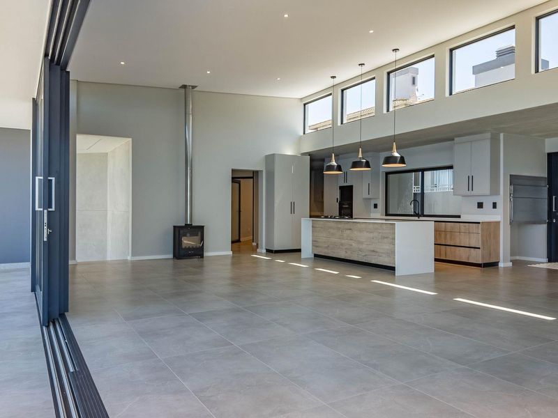Coastal Contemporary 3-Bed Family Home with Sea Views! - Photo 10