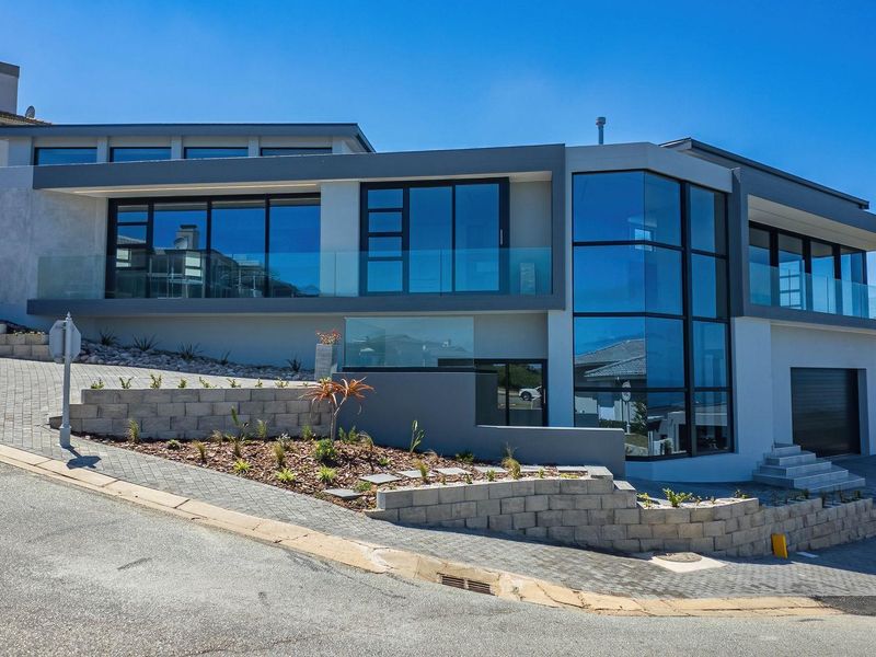 Coastal Contemporary 3-Bed Family Home with Sea Views! - Photo 5