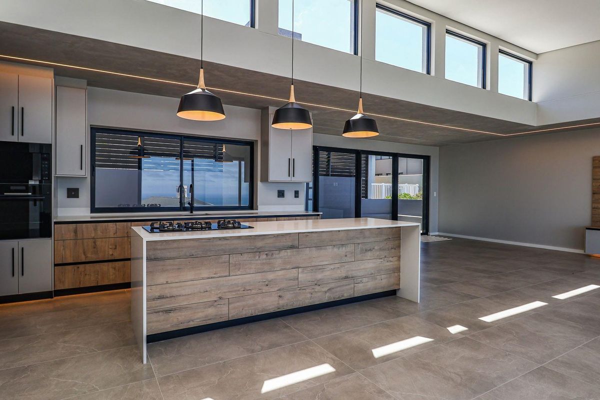 Coastal Contemporary 3-Bed Family Home with Sea Views! - Photo 4
