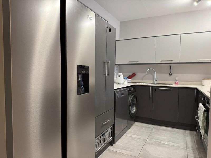 Modern Ground Floor Apartment Within Walking Distance to the Beach - Photo 7