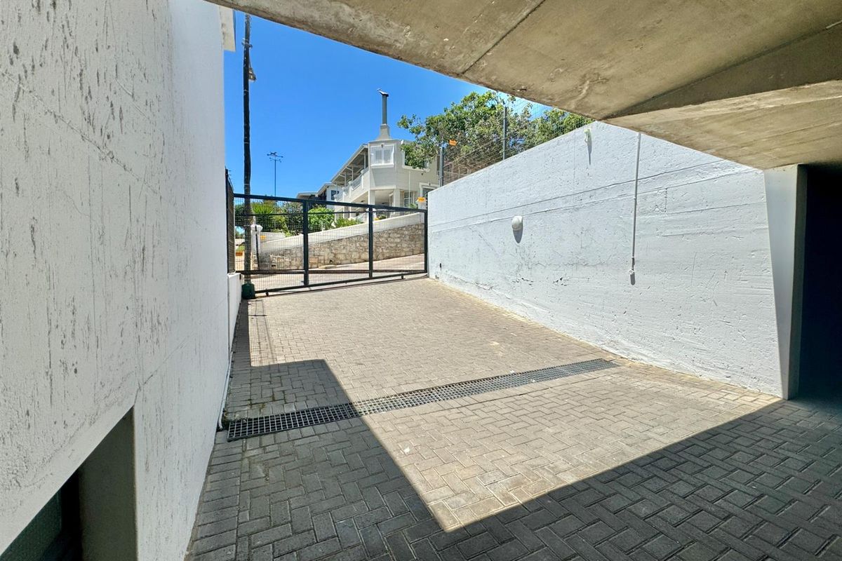 Modern Ground Floor Apartment Within Walking Distance to the Beach - Photo 4