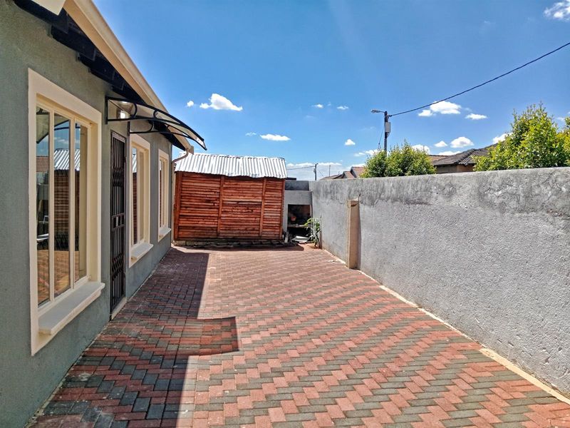 House to Rent in Rosslyn Gardens - Ideal Location Near Rosslyn Industrial Area, Akasia - Photo 4