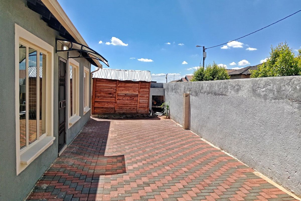 House to Rent in Rosslyn Gardens - Ideal Location Near Rosslyn Industrial Area, Akasia - Photo 4