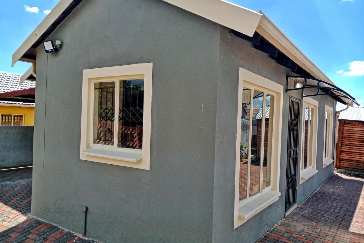 House to Rent in Rosslyn Gardens - Ideal Location Near Rosslyn Industrial Area, Akasia - Photo 2