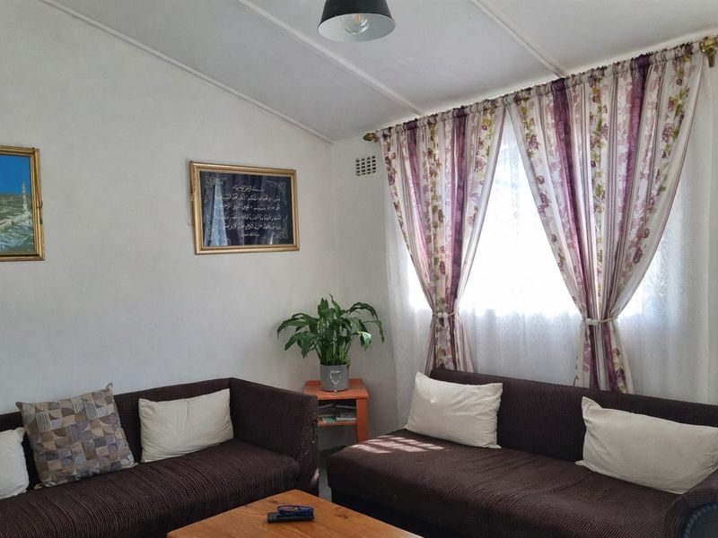 Two Bedroom Home with Separate Two Bedroom Flatlet in Steenberg - Photo 8