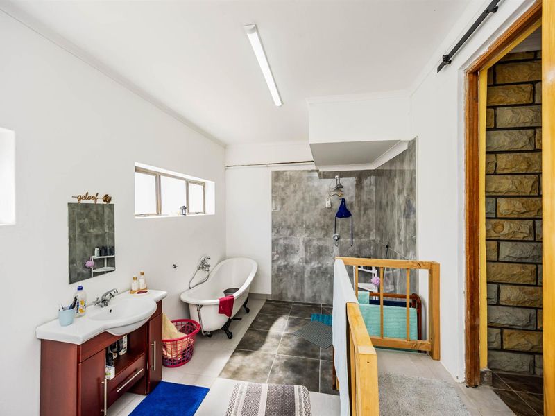 Beacon Bay - Spacious Family Home with Income-Generating Flats - A Rare Opportunity! - Photo 9