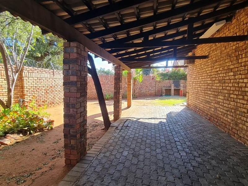 Secure, Stylish, and Centrally Located: Your New Park Townhouse Haven - Photo 3