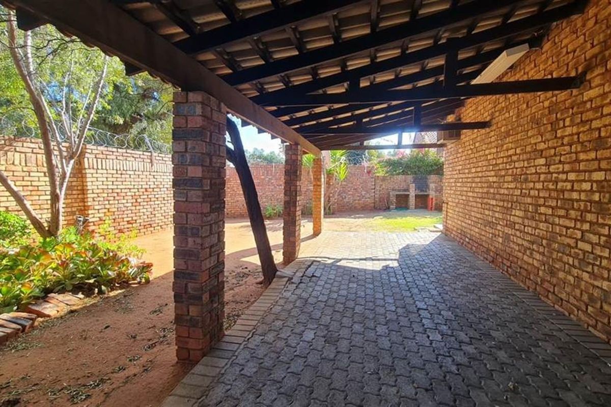 Secure, Stylish, and Centrally Located: Your New Park Townhouse Haven - Photo 3