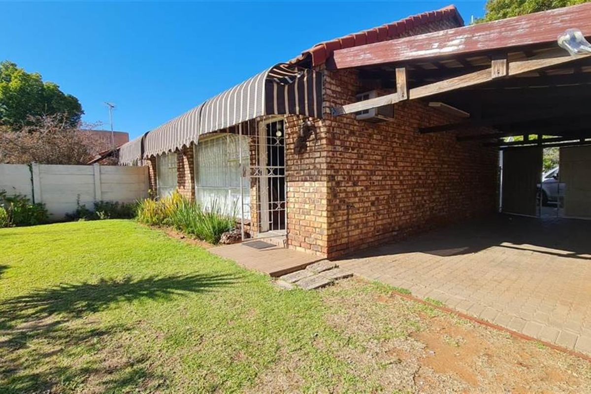 Secure, Stylish, and Centrally Located: Your New Park Townhouse Haven - Photo 2