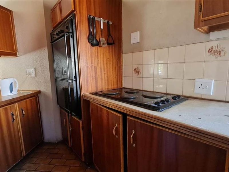 Secure, Stylish, and Centrally Located: Your New Park Townhouse Haven - Photo 5