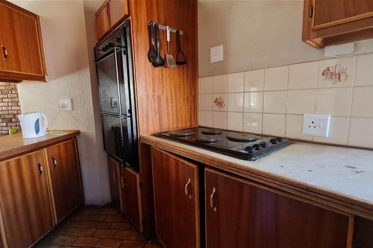 Secure, Stylish, and Centrally Located: Your New Park Townhouse Haven - Photo 5