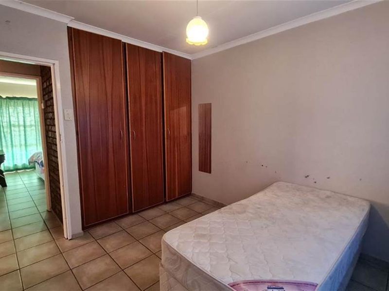 Secure, Stylish, and Centrally Located: Your New Park Townhouse Haven - Photo 9