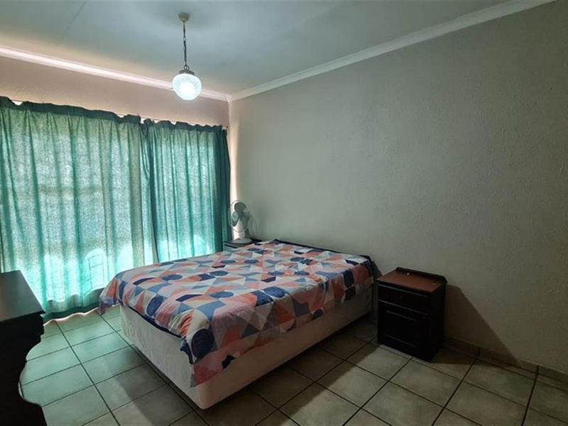 Secure, Stylish, and Centrally Located: Your New Park Townhouse Haven - Photo 8