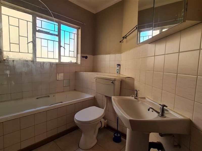 Secure, Stylish, and Centrally Located: Your New Park Townhouse Haven - Photo 7