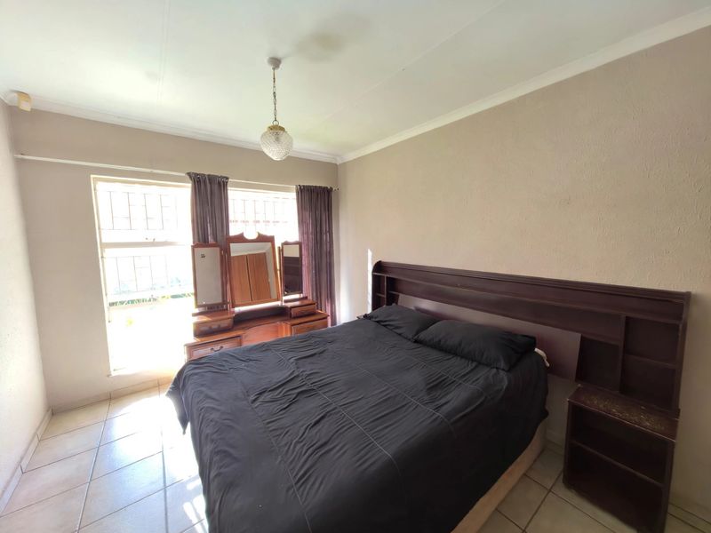 Secure, Stylish, and Centrally Located: Your New Park Townhouse Haven - Photo 8