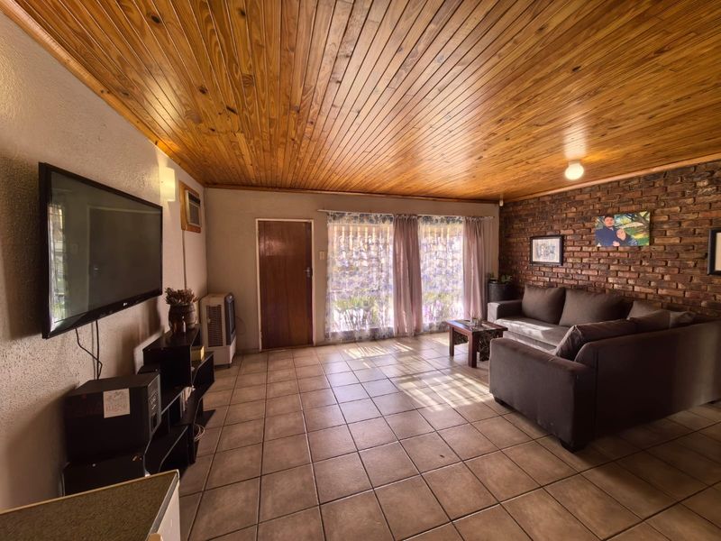 Secure, Stylish, and Centrally Located: Your New Park Townhouse Haven - Photo 2