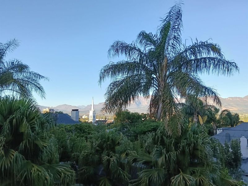 Renovator’s dream in prime Paarl suburb - Photo 9