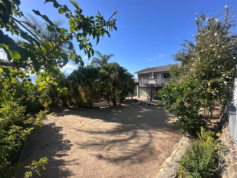 Renovator’s dream in prime Paarl suburb - Photo 3