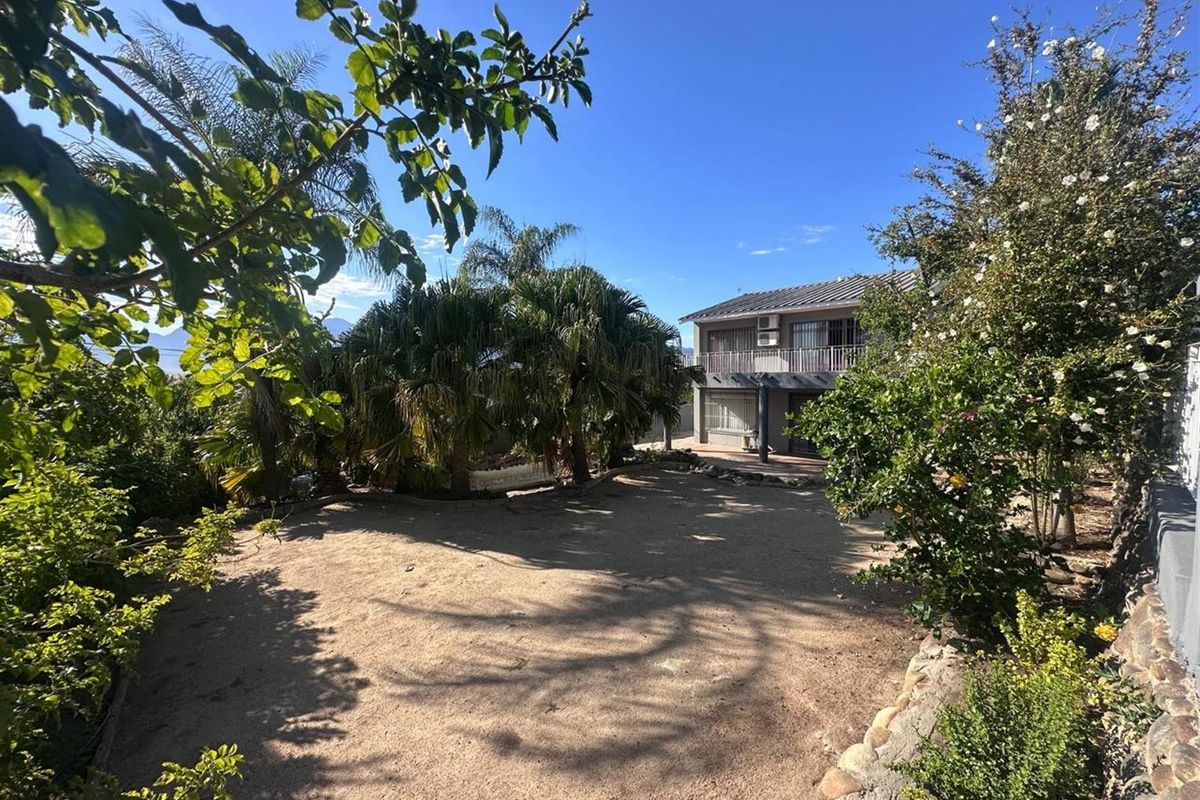 Renovator’s dream in prime Paarl suburb - Photo 3