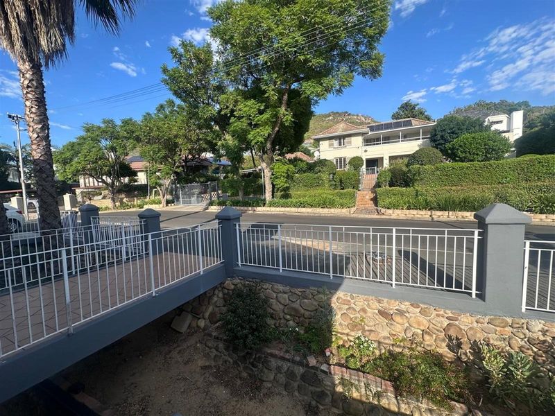 Renovator’s dream in prime Paarl suburb - Photo 4