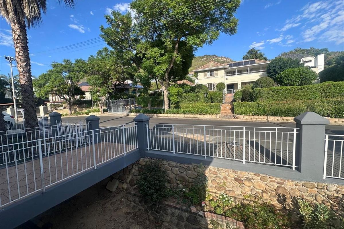 Renovator’s dream in prime Paarl suburb - Photo 4