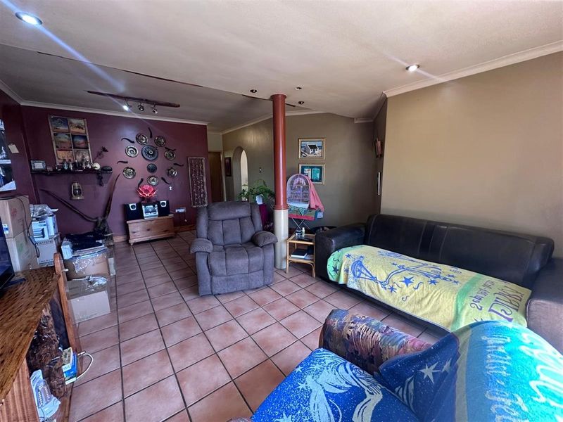 Renovator’s dream in prime Paarl suburb - Photo 5