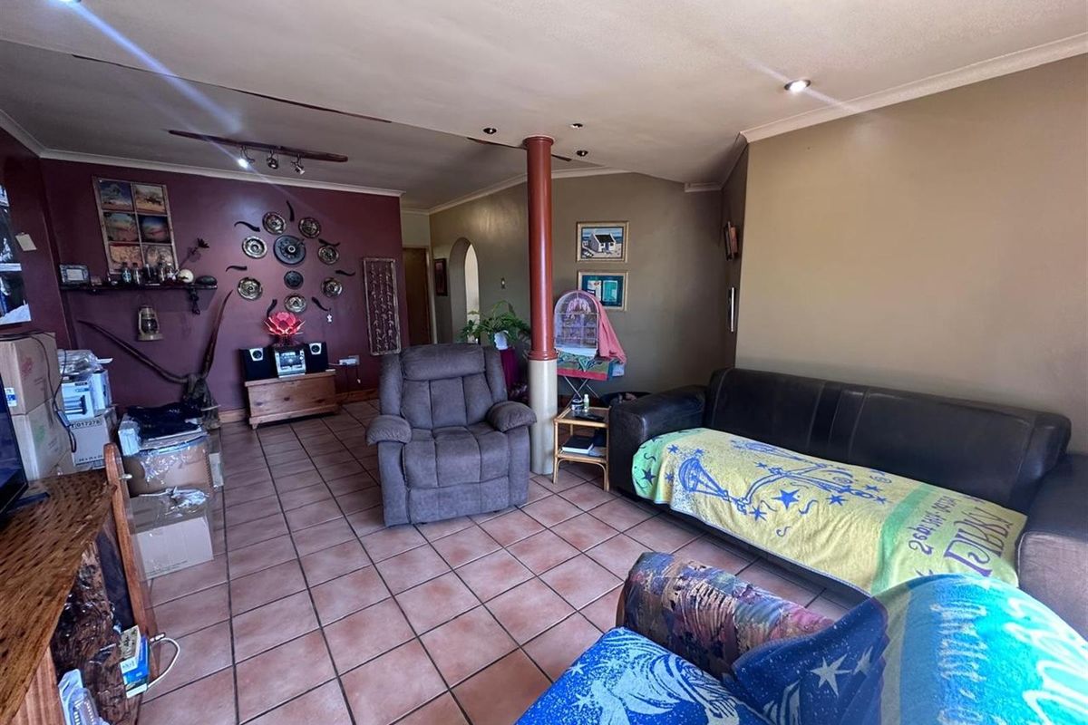 Renovator’s dream in prime Paarl suburb - Photo 5