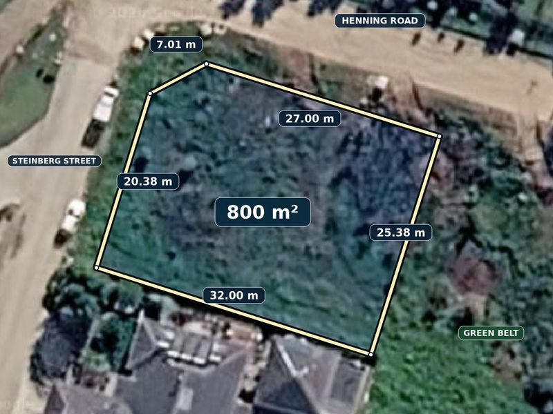 Aerial view of an 800 square meter vacant residential plot situated between Steinberg Street and Henning Road, bordering a green belt.