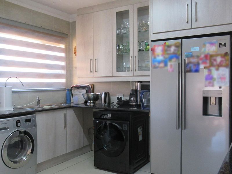 Modern 3 Bedroom Face Brick Simplex Cluster for Sale in Rubicon Village, South Crest! - Photo 10